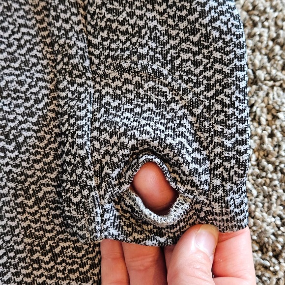 Athleta Womens S Momentum Mock Neck Pullover Black White Chevron Thumbholes - Picture 3 of 7